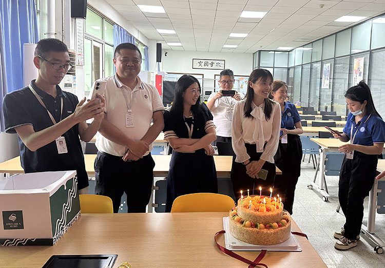Birthday celebrations for employees born in April!